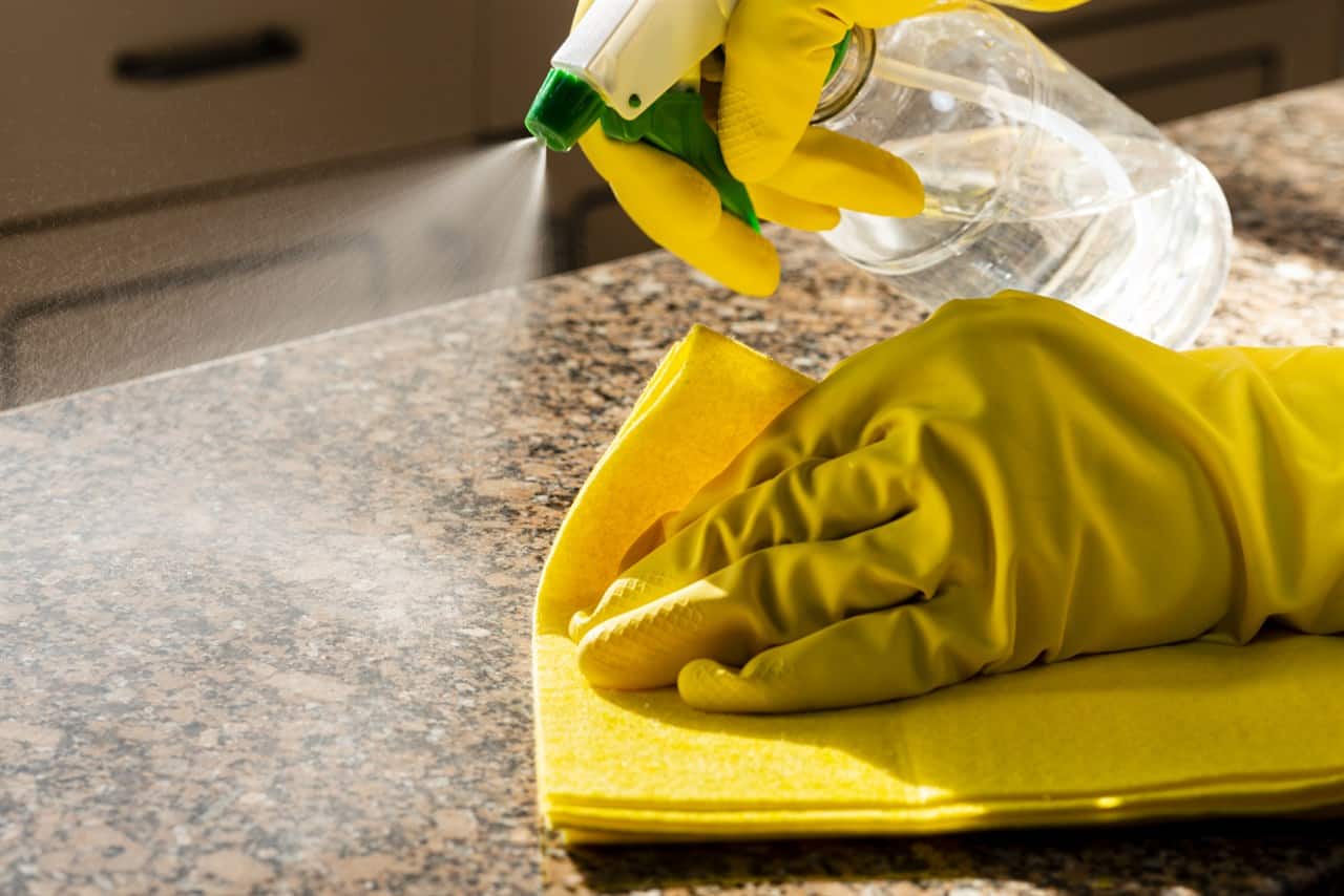 What is the Best Cleaner for Granite Countertops? Shiny Clean Kitchen