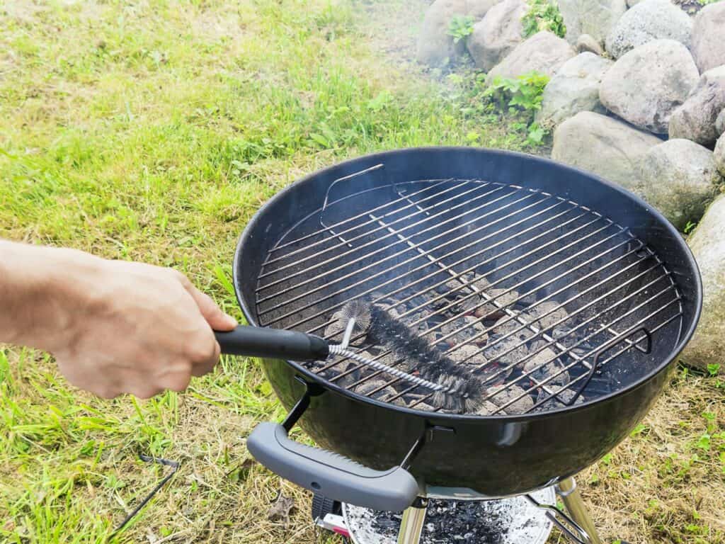 How to Clean Gas Grill Grates Without Cleaner